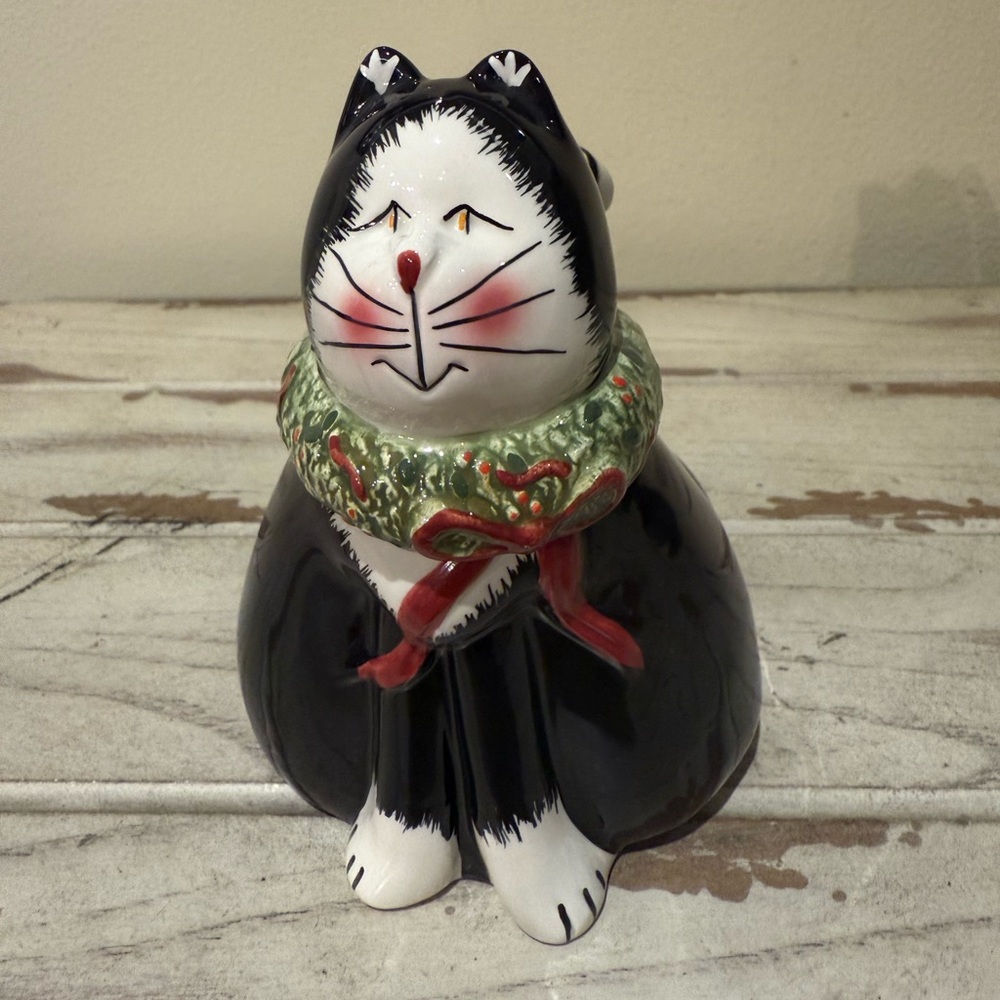 The Sakura Table 4.75” Tall Jar Fiddlestix Earthenware Christmas Cats Holiday